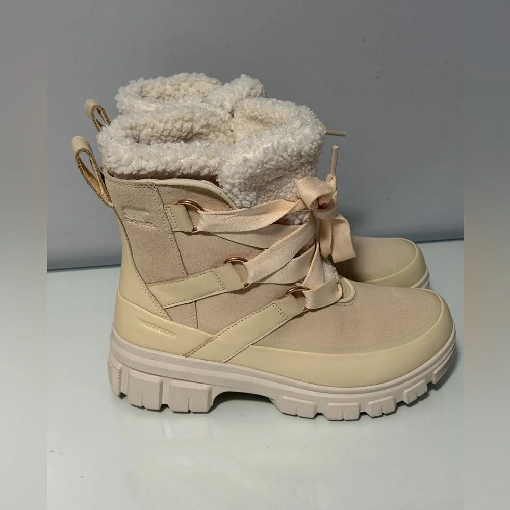 Sorel Women's Cream and Tan Winter Boots